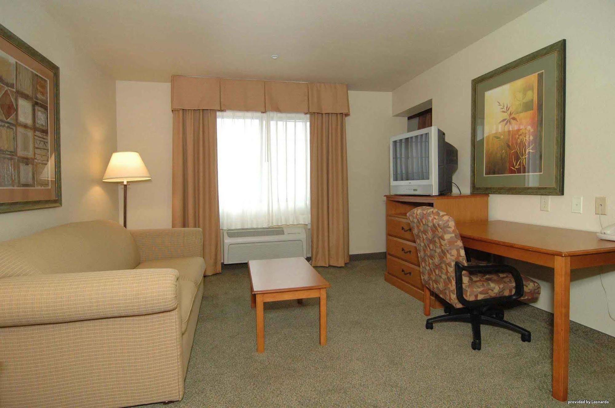 Best Western Windsor Pointe Hotel & Suites - At&T Center San Antonio Room photo